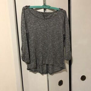 Ladies Long Sleeve Medium Top. $5.00 AS AN ADD ON